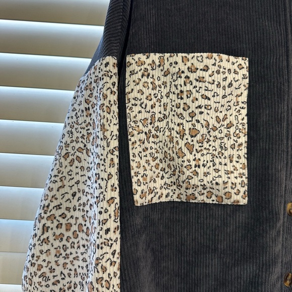 Leopard patched pocket button front corduroy shirt - Picture 5 of 6